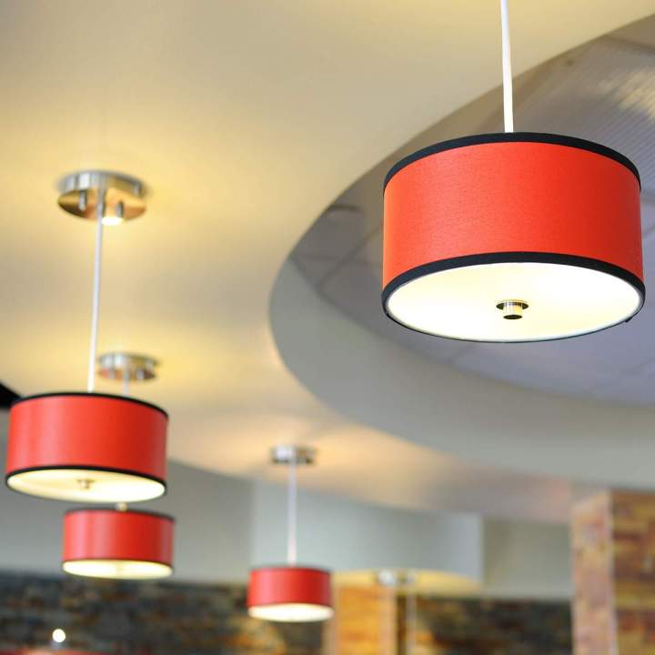 Luminaires suspendus au plafond, Tarbes